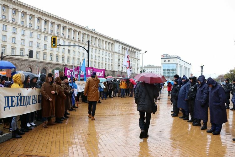 Актрисата Иванка Шекерова: Видях срама в очите на полицая, че не е от страната на културата, а е задължен да я избутва
