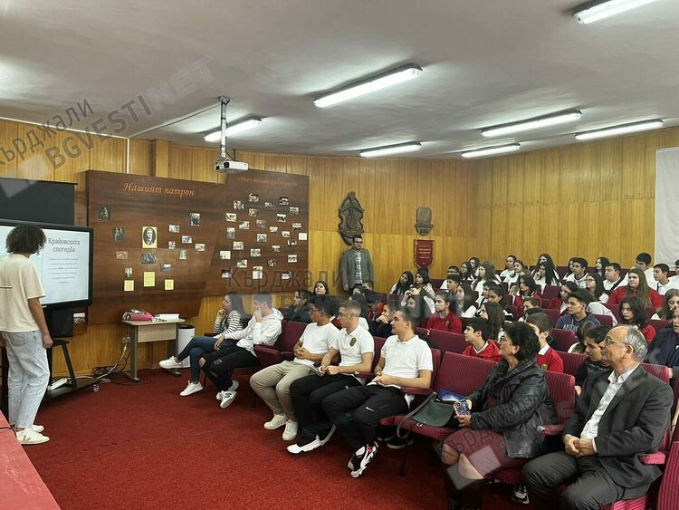 Ученици от Крумовград с презентации за българската история под мотото "Помни миналото,гради бъдещето"