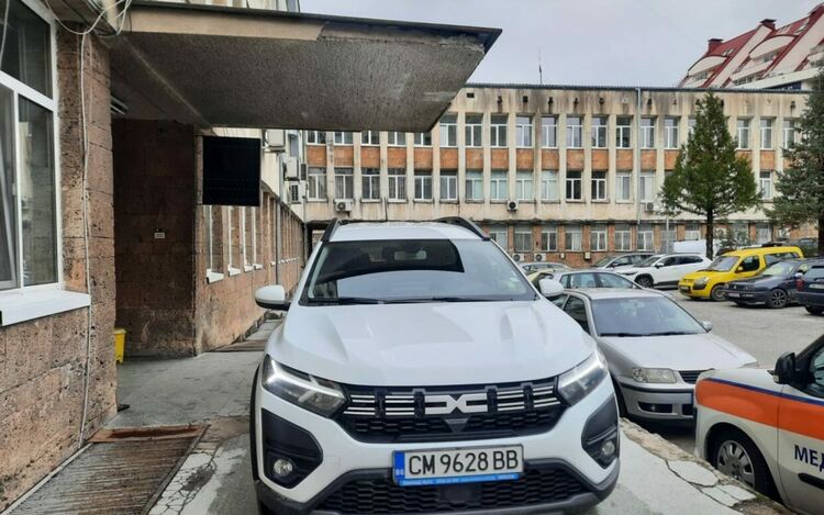 МБАЛ - Смолян, закупи два нови автомобила за пациентите на хемодиализа