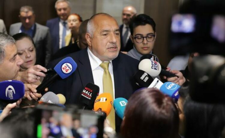 Ново напрежение около дерогацията: Борисов иска да е възможно най-скоро, Петков държи на 1 март