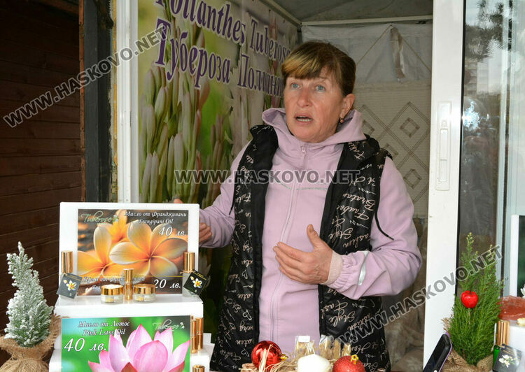 Яйца от кокошки на диета и тава за пияно пиле на базара в центъра на Хасково