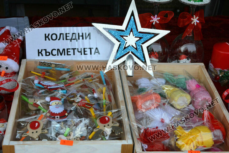 Яйца от кокошки на диета и тава за пияно пиле на базара в центъра на Хасково