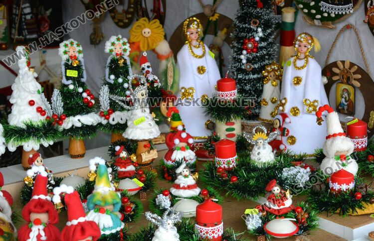 Яйца от кокошки на диета и тава за пияно пиле на базара в центъра на Хасково