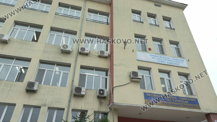 Заради ремонт местят учениците от 2 хасковски гимназии на 18 декември