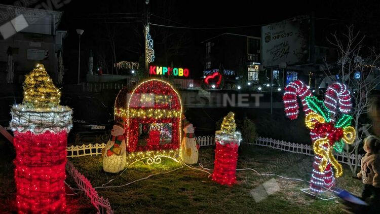 Кирково засия в празнични светлини