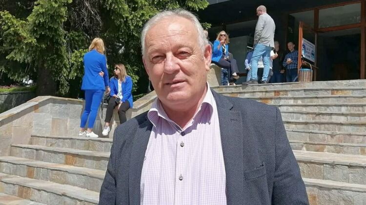 Кметът Николай Мелемов поиска заплата от 4560 лева, селските кметове от 1110 до 1775