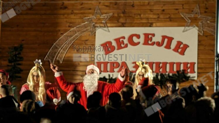 Кирково засия в празнични светлини