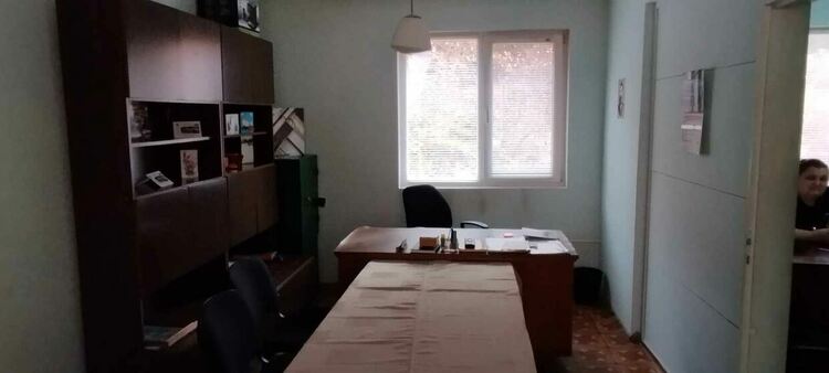 Новият кмет на Чепинци стартира дарителски кампании.Първата е за ремонт на...кметството,събират от столове до лампи