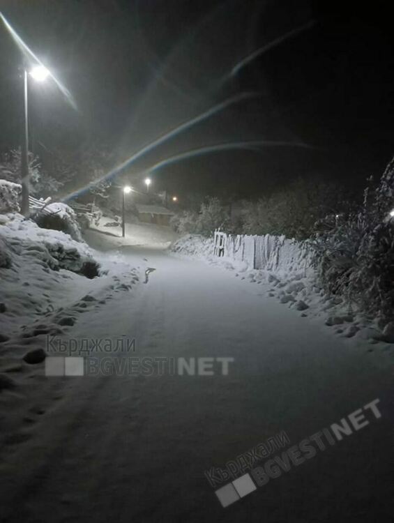   Сняг затвори пътя за Църквица снощи,шосетата от републиканската пътна мрежа в областта са отворени