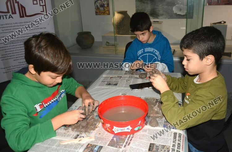 Творческа работилница за керамика се проведе в РИМ - Хасково