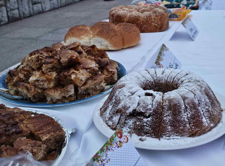 В димитровградското село Добрич запалиха светлините на елхата