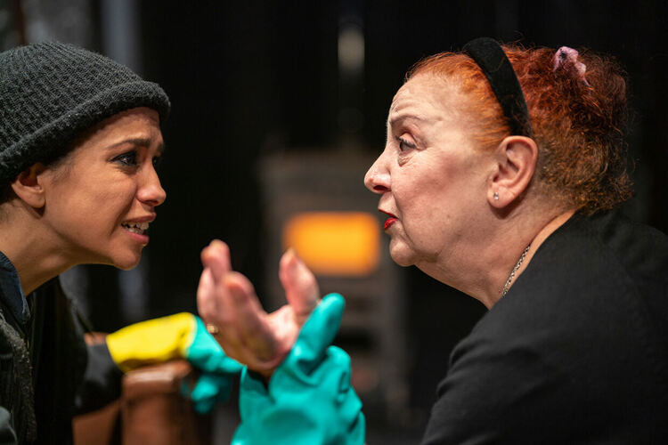 Родопският драматичен театър с три спектакъла преди празниците