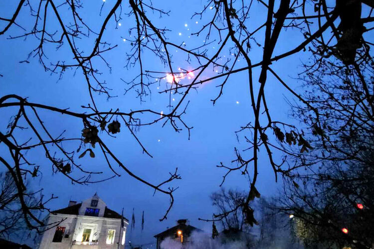 В димитровградското село Добрич запалиха светлините на елхата