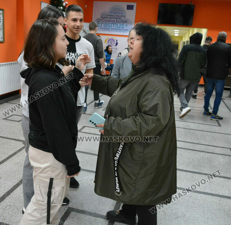 Стотици ученици се включиха в традиционното Коледно математическо състезание