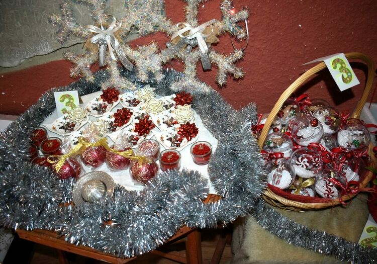 Откриха благотворителен базар на деца с увреждания в Асеновград 