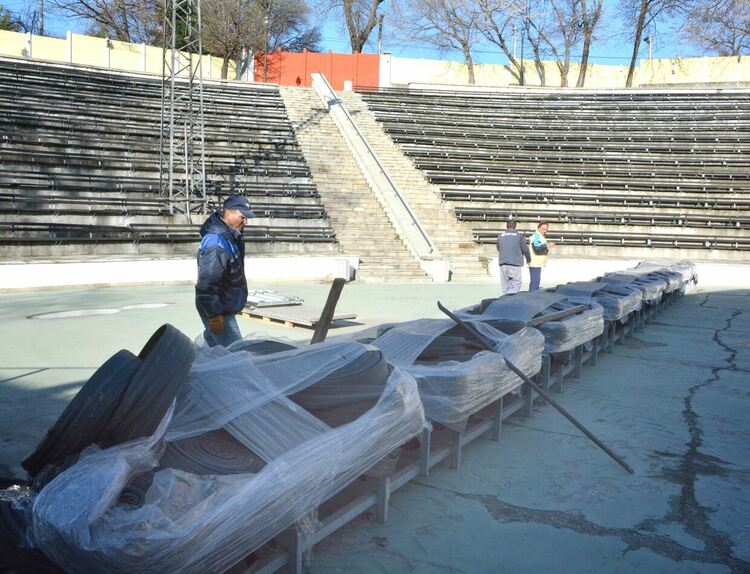   Подготвят за отваряне ледената пързалка в Хасково
