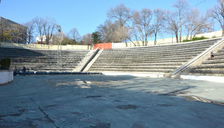   Подготвят за отваряне ледената пързалка в Хасково