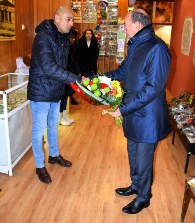 Откриха благотворителен базар на деца с увреждания в Асеновград 