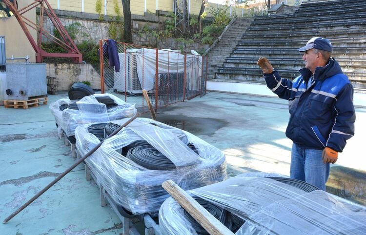   Подготвят за отваряне ледената пързалка в Хасково