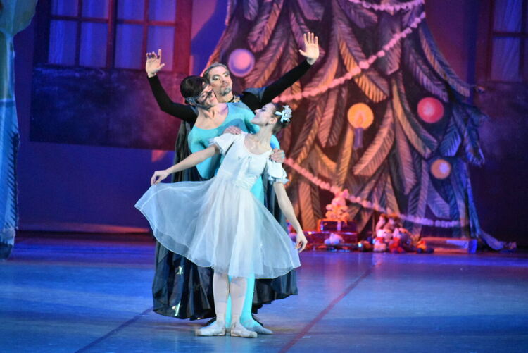 Коледна приказка в Хасково:Държавна опера Бургас представя балетът „Лешникотрошачката“