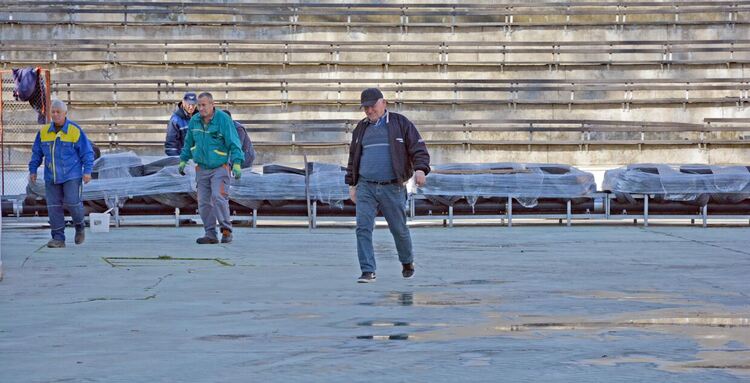   Подготвят за отваряне ледената пързалка в Хасково