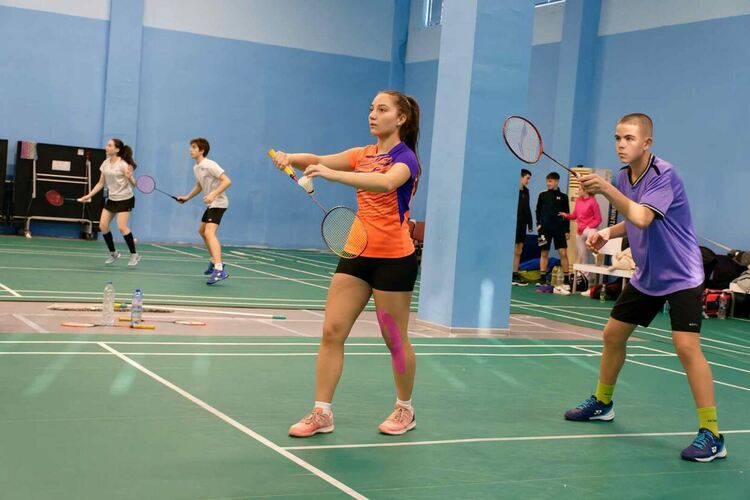 Първомайските състезатели с достойно представяне на Балканиадата по бадминтон