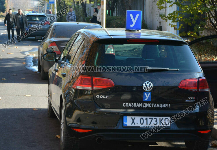 Технически срив в системата за малко не провали изпита на кандидат-шофьорите в цялата страна