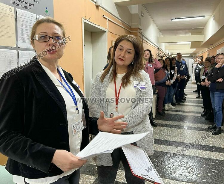 Социалните работници от Хасково в едночасов протест, но продължиха и да обслужват