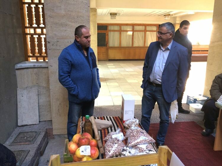 Захари Сираков откри Коледния базар в атриума на Областна администрация - Смолян