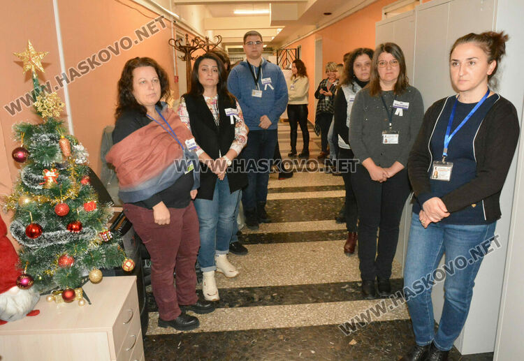 Социалните работници от Хасково в едночасов протест, но продължиха и да обслужват