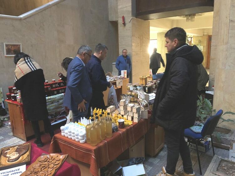 Захари Сираков откри Коледния базар в атриума на Областна администрация - Смолян