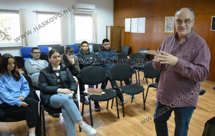 Историците от Регионалния музей в Хасково палят ученици по миналото и чрез провокации: Митю Ганев- революционер или разбойник?