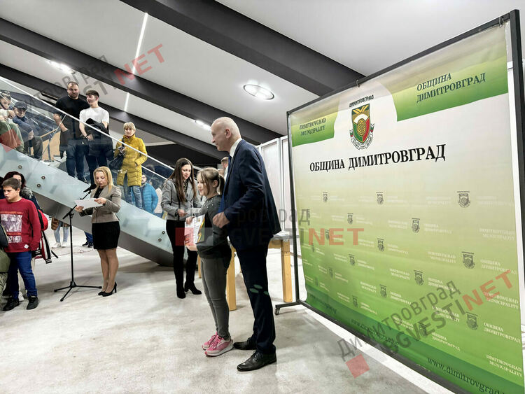 132 деца от Димитровград получиха стипендии за заслуги