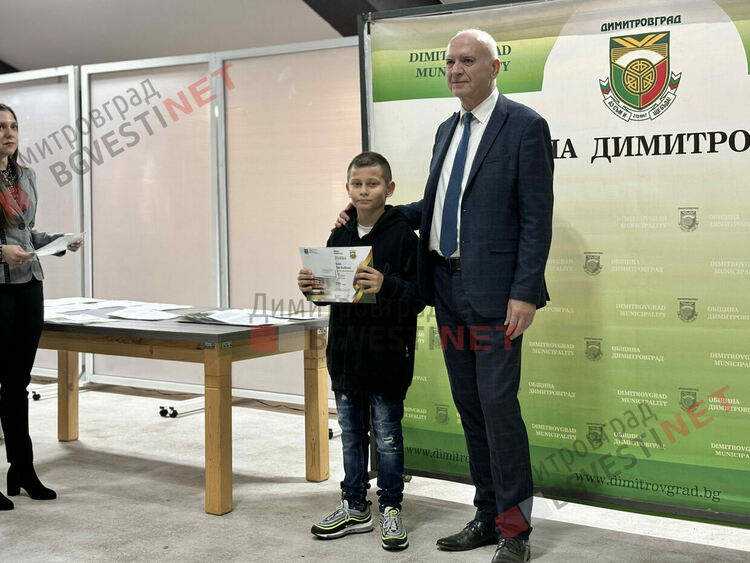 132 деца от Димитровград получиха стипендии за заслуги
