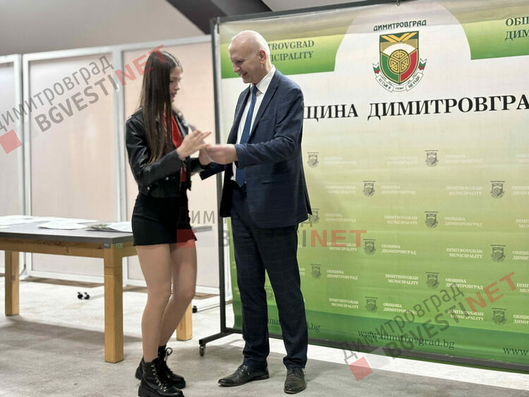 132 деца от Димитровград получиха стипендии за заслуги