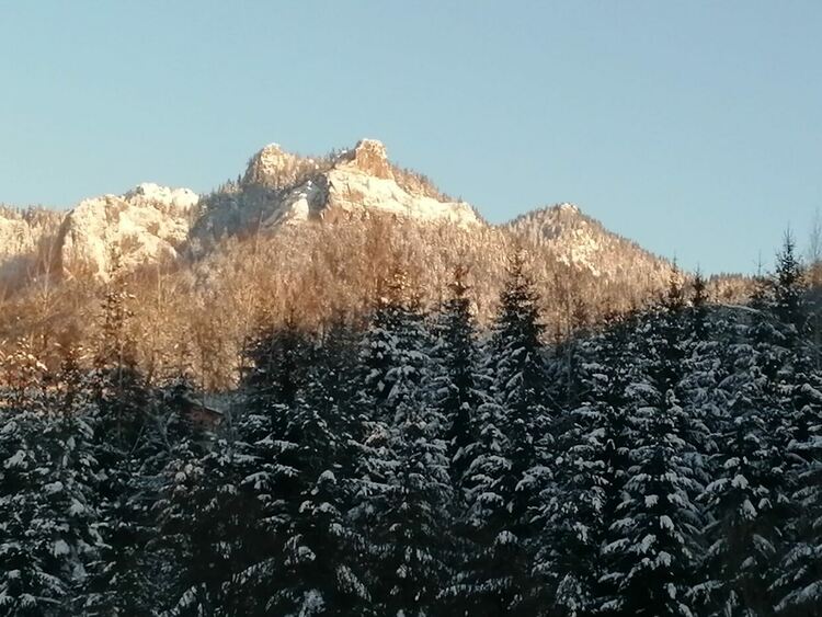 Над планините ще бъде предимно облачно и ветровито