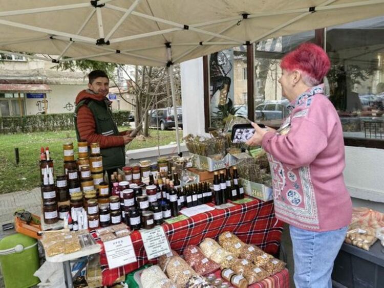 Първото издание на фермерския базар „С вкус на село“ се провежда в Народно читалище „Зуница 2012“