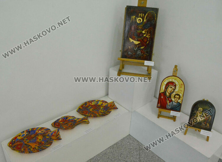 Хасковските художници показват многообразие в традиционната си коледна изложба