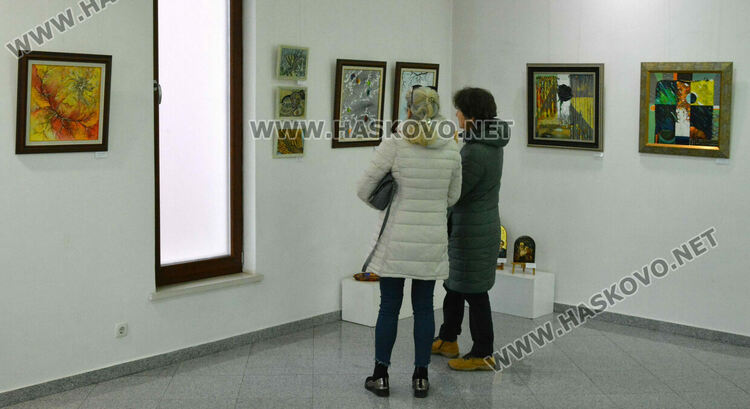 Хасковските художници показват многообразие в традиционната си коледна изложба