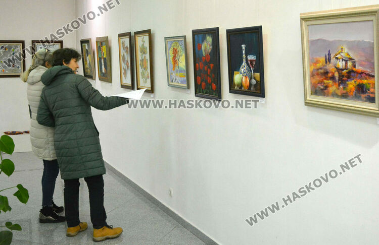 Хасковските художници показват многообразие в традиционната си коледна изложба