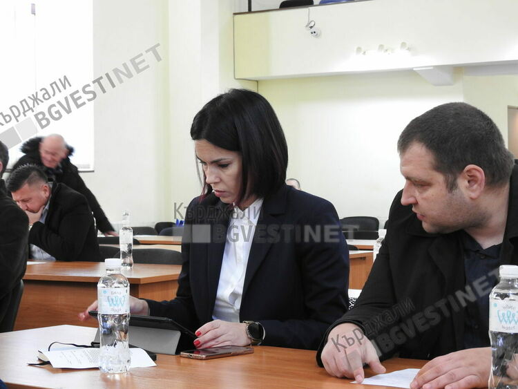 Съветниците в Кърджали се върнаха към таблетите