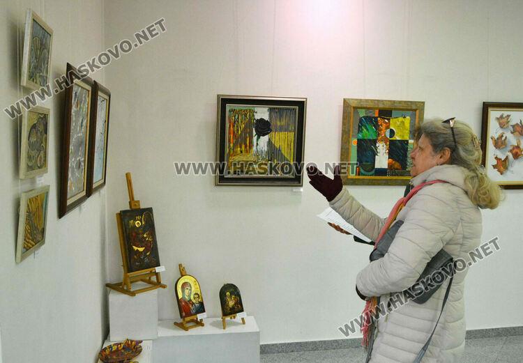 Хасковските художници показват многообразие в традиционната си коледна изложба