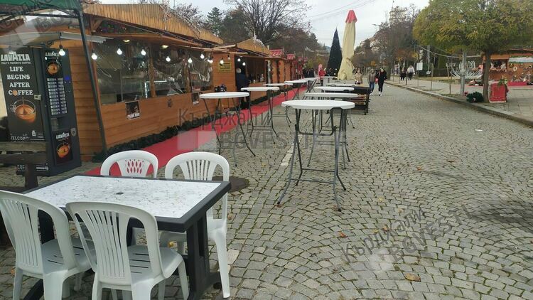 Коледа без тоалетна или как малките кърджалийчета препикават градинките в парковете