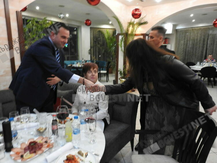 Работодателите в Кърджали засвидетелстваха уважение към преподавателите в града на Коледен бал, поздравления към КРИБ отправи областния управител