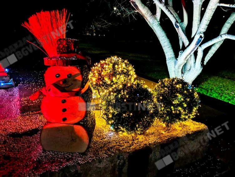 Новата коледна украса на Кърджали се превърна в атракция за гостите на града