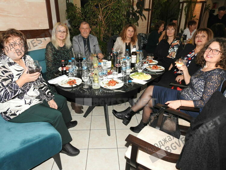 Работодателите в Кърджали засвидетелстваха уважение към преподавателите в града на Коледен бал, поздравления към КРИБ отправи областния управител