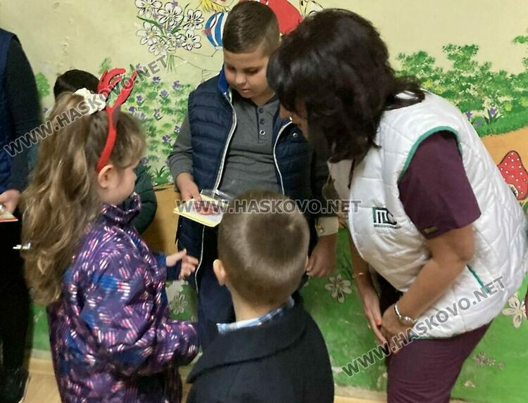 "Маратон на добротата" завладя детското отделение в  болницата в Хасково