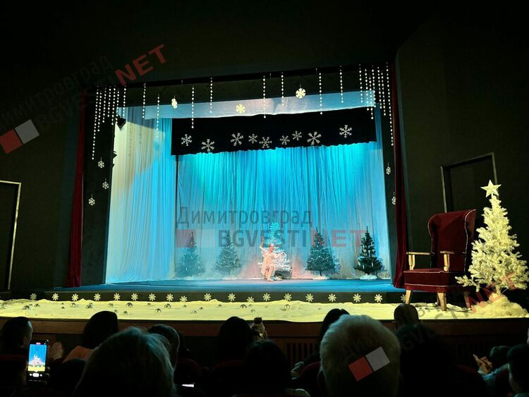 Магиите на Веселка и Сърдитка докараха сняг в Димитровград и направиха Коледата възможна