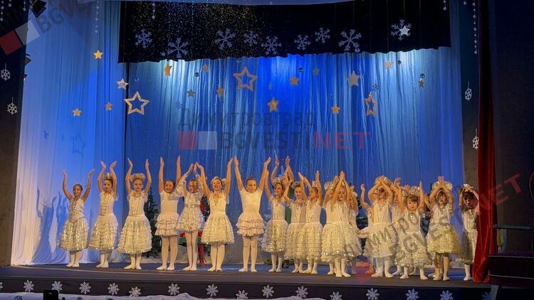 Магиите на Веселка и Сърдитка докараха сняг в Димитровград и направиха Коледата възможна