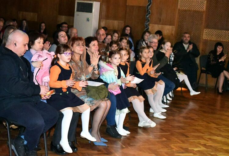 Втори ден от Националния фестивал на коледната и новогодишна песен